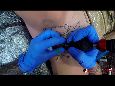 ❤️ Extremamente tatuada, a brasa Sully Savage fez uma tatuagem em seu clítoris ❤️ Sexo vídeo em nós pt-br.hentaisun.ru ❌️